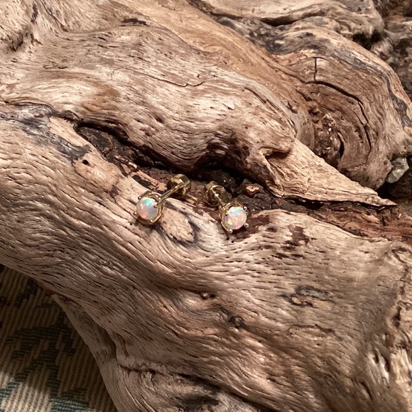 Jewelry - NEW Iridescent Opal Stud Flatback Screw Earrings in Gold Setting